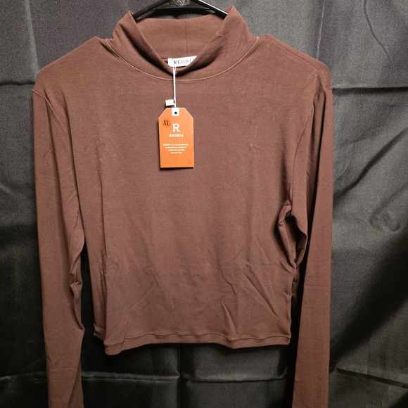 NEW Reoria Long Sleeve Mock Neck Crop Tops (Bundle of 4) - Picture 2 of 4